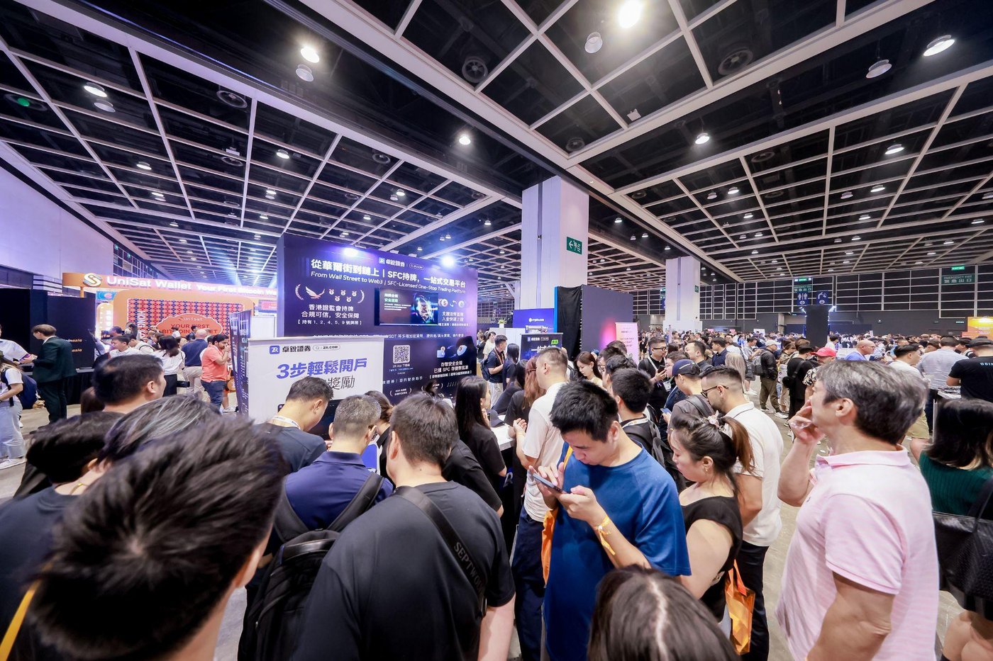 Packed exhibition floor between sessions.